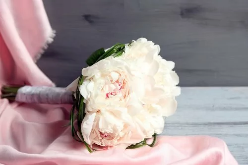 Make a change to the traditional bouquet toss