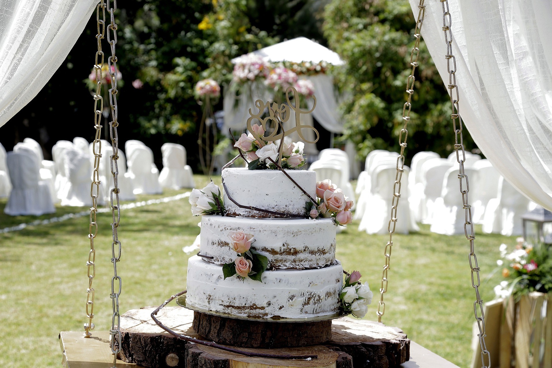 8 Summer Wedding Cake Ideas 2022