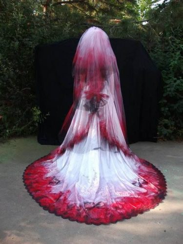 10 Creepily Mysterious Halloween Wedding Dress Ideas
