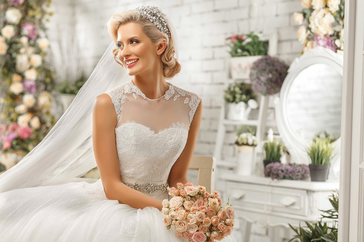 10 Reasons to Hire a Makeup Artist for Your Wedding Day