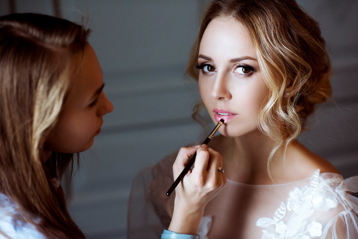 Makeup artists know the tricks of wedding makeup