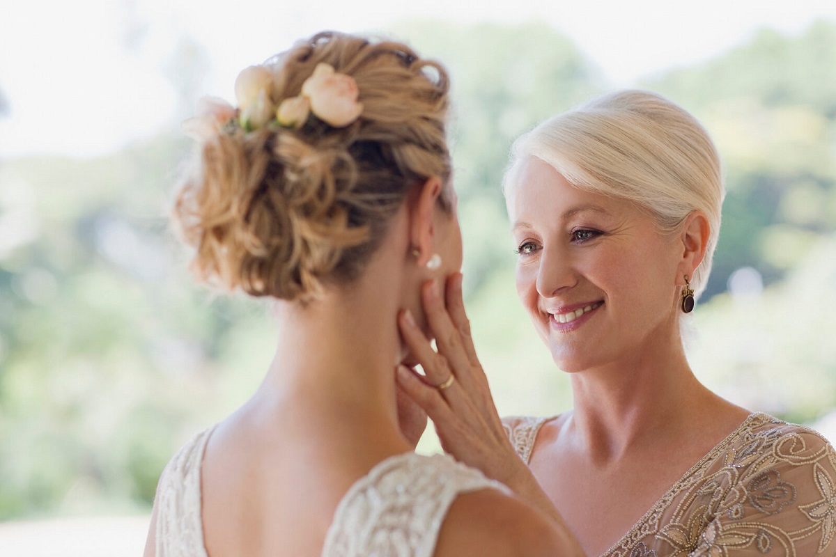 10 Unique Ways To Honor Your Mom At Your Wedding