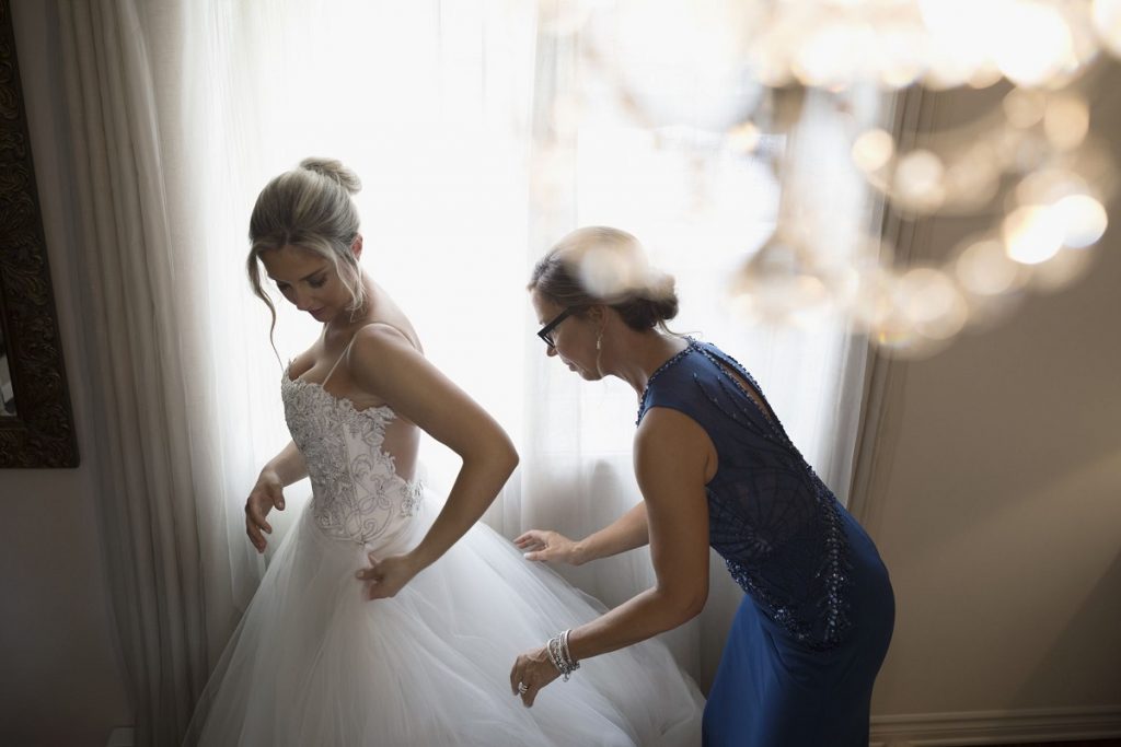 10 Unique Ways To Honor Your Mom At Your Wedding