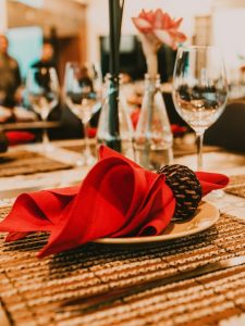 17 WEDDING NAPKIN FOLDS TO INSPIRE YOUR UNIQUE PLACE SETTINGS