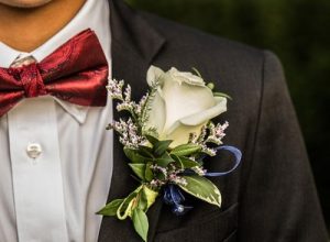 2023 DIY Boutonniere - Super Simple Wedding DIY Floral Project