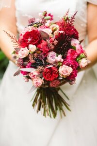 6 Beautiful Wedding Color Ideas in Shades of Red, Wine and Burgundy for 2023